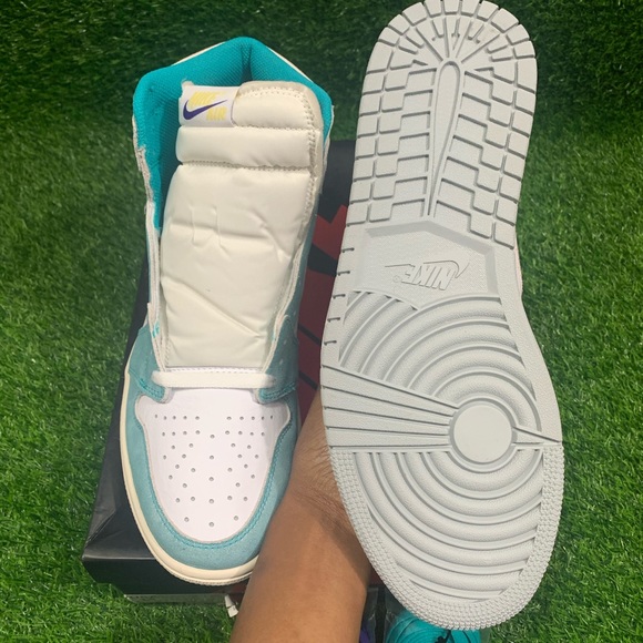 2019 Air Jordan 1 Retro High OG “Turbo Green” - Picture 4 of 16